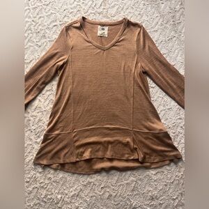 Cupio Tan camel Long Sleeve V-Neck Top ribbed hems large